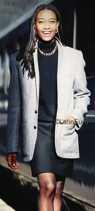 Date this delightful Any Country girl Luhanne from  N729