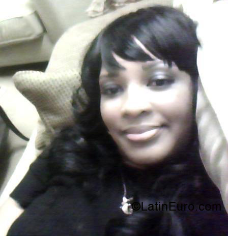 Date this happy United States girl Coleendt from Newark US140