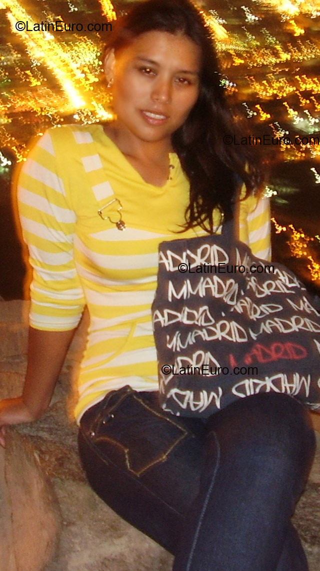 Date this attractive Peru girl Alanis from Chimbote 0051 PE97
