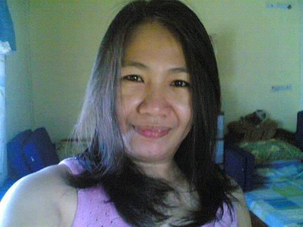 Date this lovely Philippines girl Ems from Caloocan City PH139