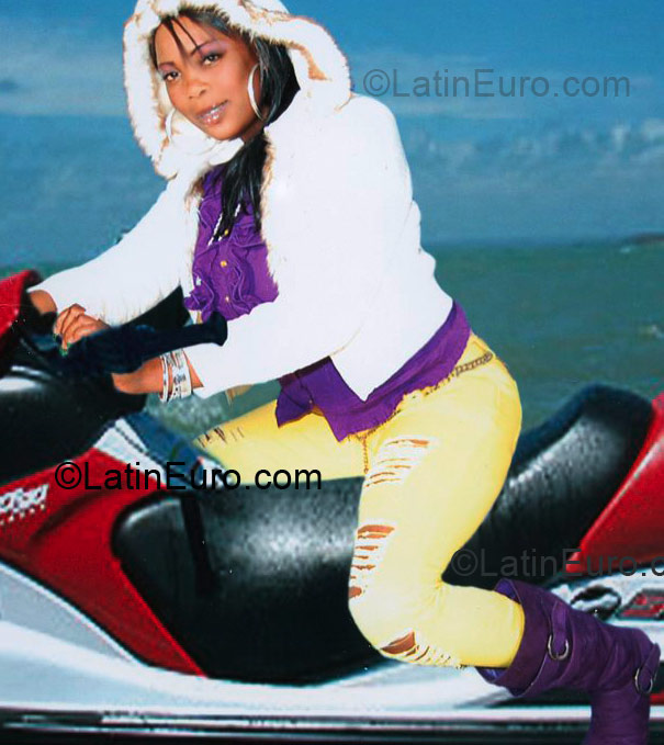 Date this stunning Jamaica girl Samantha from Manchester JM39