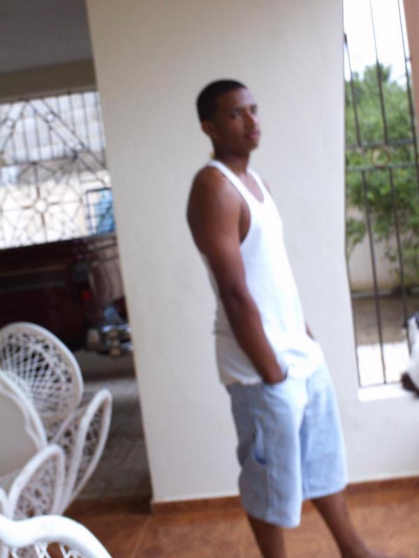 Date this athletic Dominican Republic man Dewin from Santo Domingo DO1287