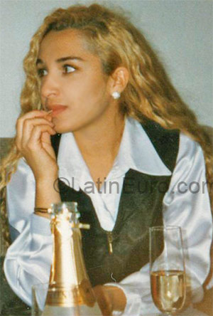 Date this nice looking Brazil girl Flavia from Cotia BR12408