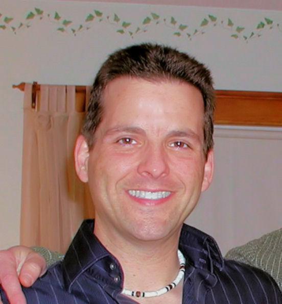 Date this gorgeous United States man Lee from Fresno US4619