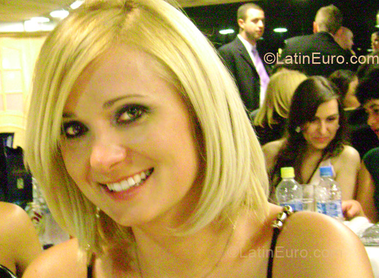 Date this sultry Brazil girl Chelen from Curitiba BR1995