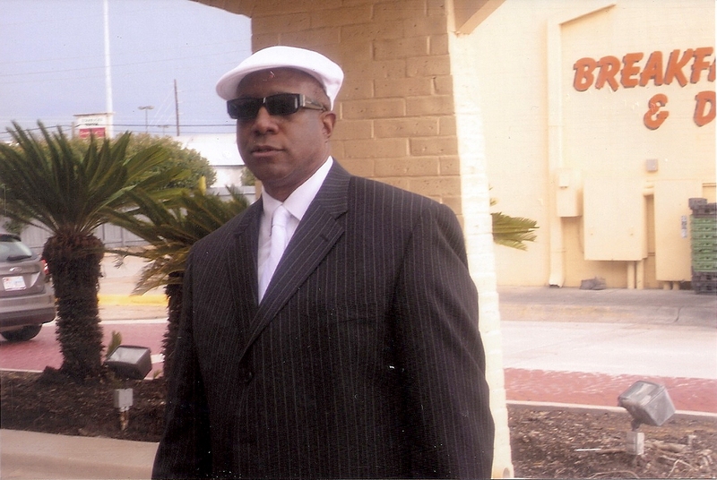 Date this exotic United States man ENGINEKNOBIE from New York US4944