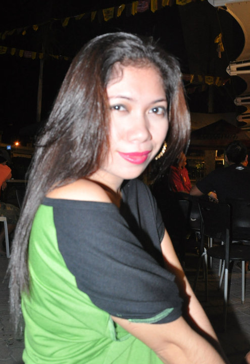 Date this georgeous Philippines girl Ika from Quezon City PH270