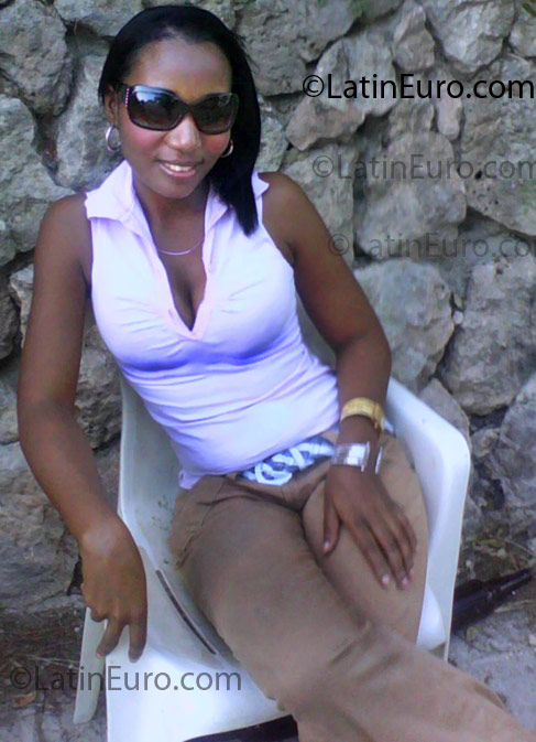 Date this sultry Dominican Republic girl Welseyi from Barahona DO3395
