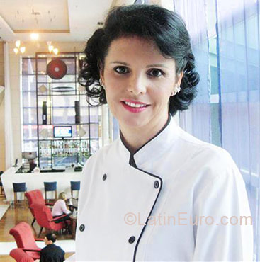 Date this athletic Brazil girl Maria from Curitiba BR3754