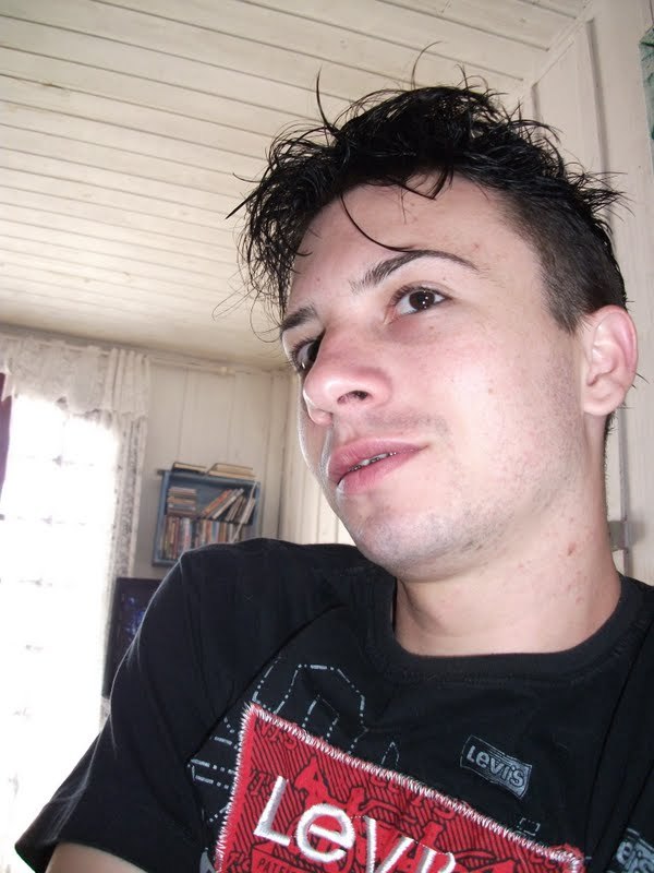 Date this foxy Brazil man JULIO CESAR from curitiba BR2862