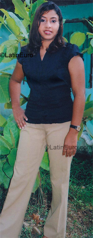 Date this athletic Honduras girl Elizabeth from Puerto Cortes HN181