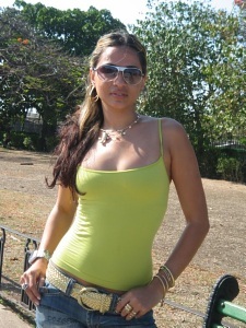 Date this athletic United States girl Roxiiy305 from Miami US6232