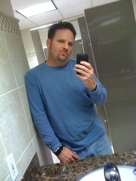 Date this happy United States man Matt from Vista US6447