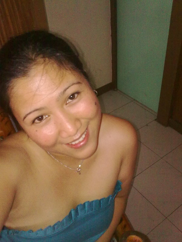 Date this stunning Philippines girl Laleine from Victorias PH299