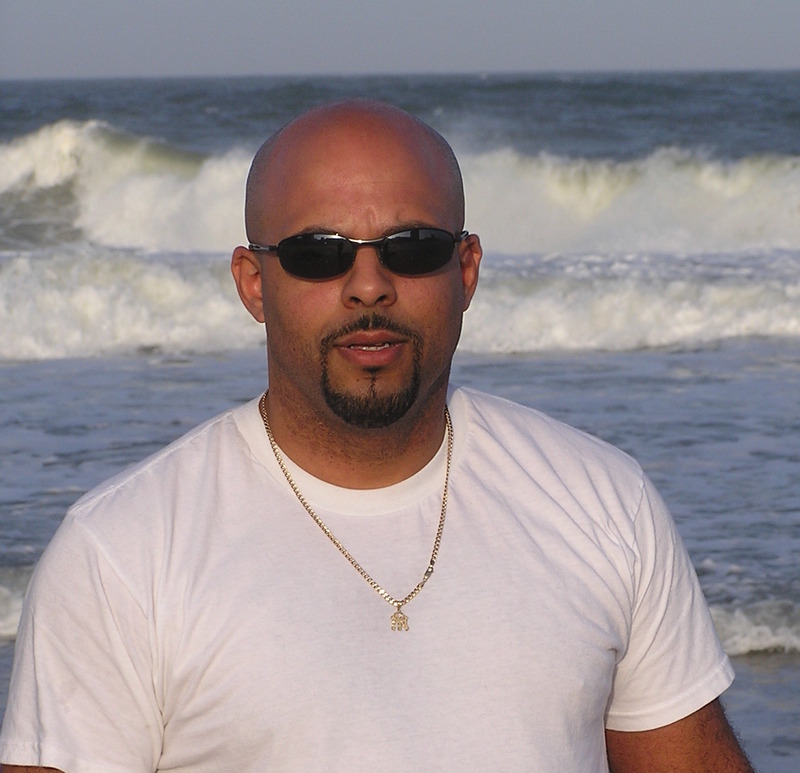 Date this funny United States man Edwin from Virginia Beach US7120