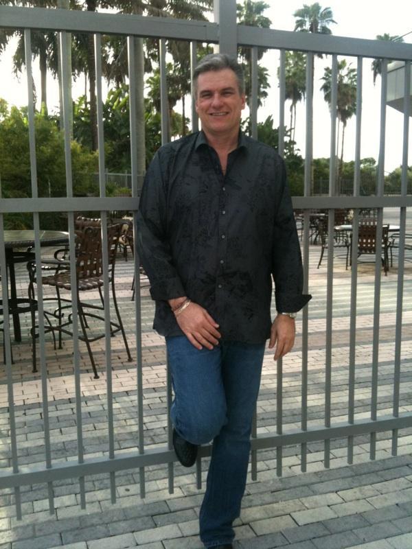 Date this tall United States man Greg from Ft Lauderdale US7205