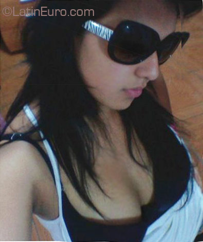 Date this beautiful Ecuador girl Angela Daniela from Quito EC24