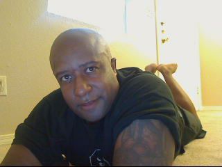 Date this young United States man Tallgesse from El Paso US7402