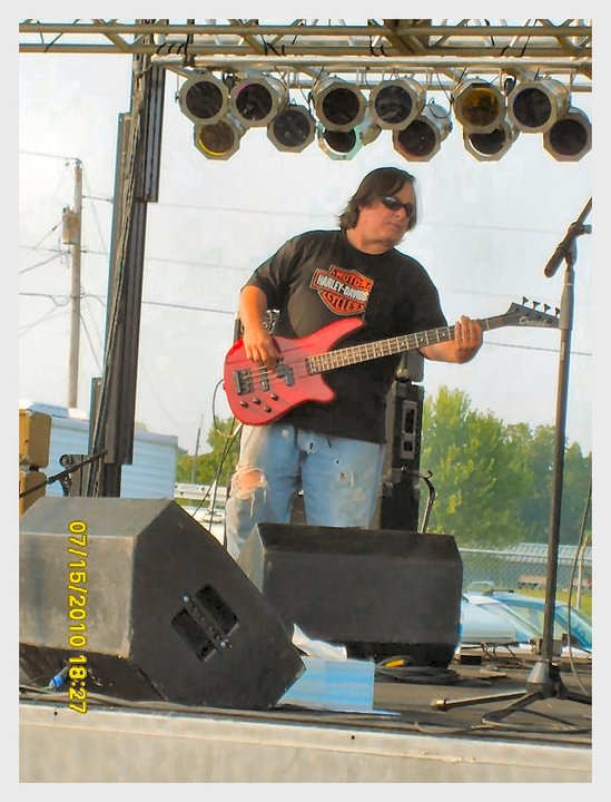 Date this pretty United States man Kim from coolville US7807