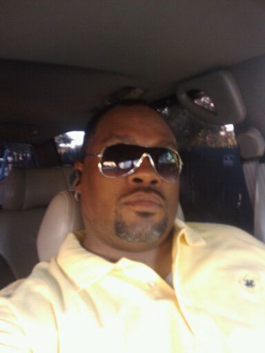 Date this nice looking United States man Tbone from Monhans US7861