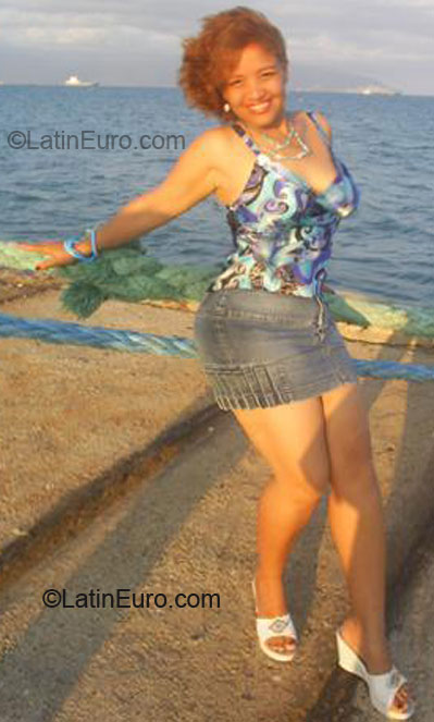 Date this sultry Dominican Republic girl Yosana from Barahona DO5355