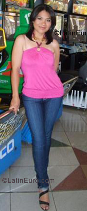 Date this happy Ecuador girl Nancy Cristina from Quito EC44