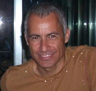 Date this attractive United States man Roberto123 from Hawthorne US8039