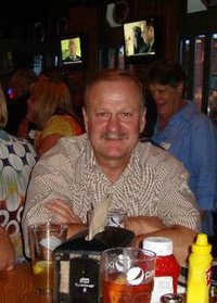 Date this nice looking United States man Pigeonman from Chapman US8049