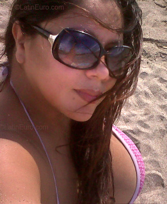 Date this voluptuous Ecuador girl Cecilia from Manabi EC53