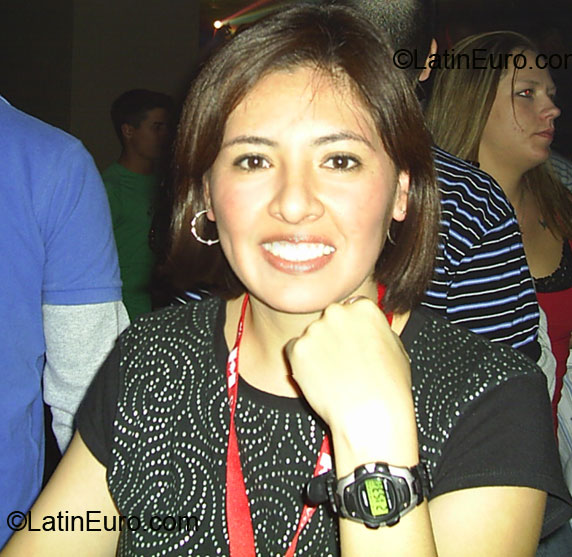 Date this good-looking Mexico girl Adriana from Puebla MX257