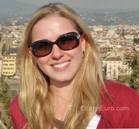 Date this hot Brazil girl Larissa from Curitiba BR4109