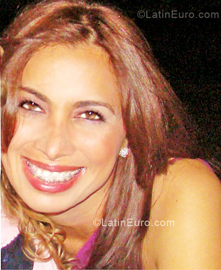 Date this sultry Venezuela girl Denise from Maracaibo VE59