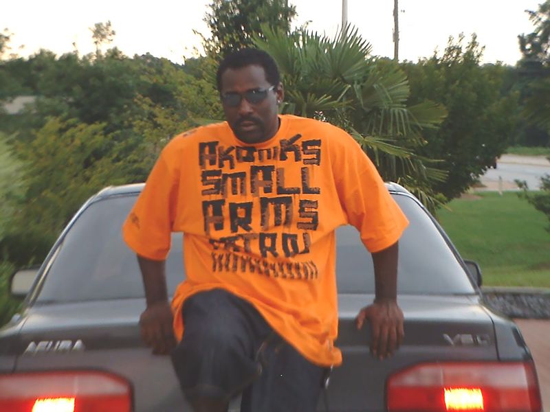 Date this athletic United States man LQQking from Lithonia US8556