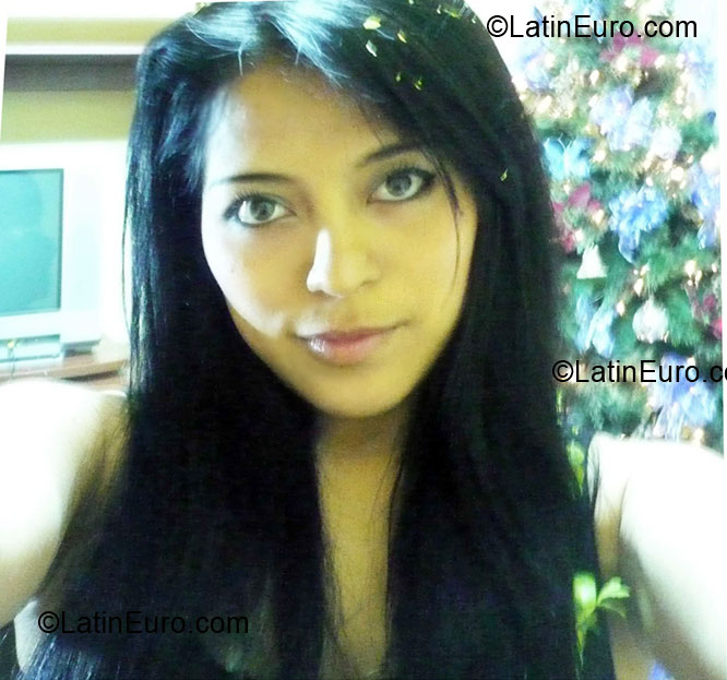 Date this sultry Peru girl Ruth from Lima PE412