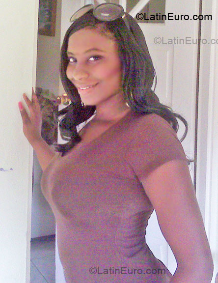 Date this georgeous Jamaica girl Nasancia from St. Elizabeth JM249