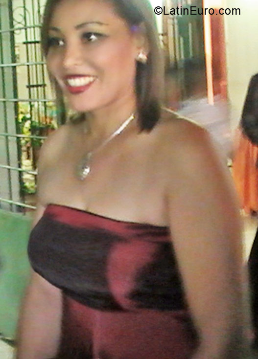 Date this georgeous Honduras girl Cathia from Colon HN286