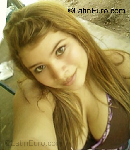 Date this sensual Panama girl Adis from David PA105