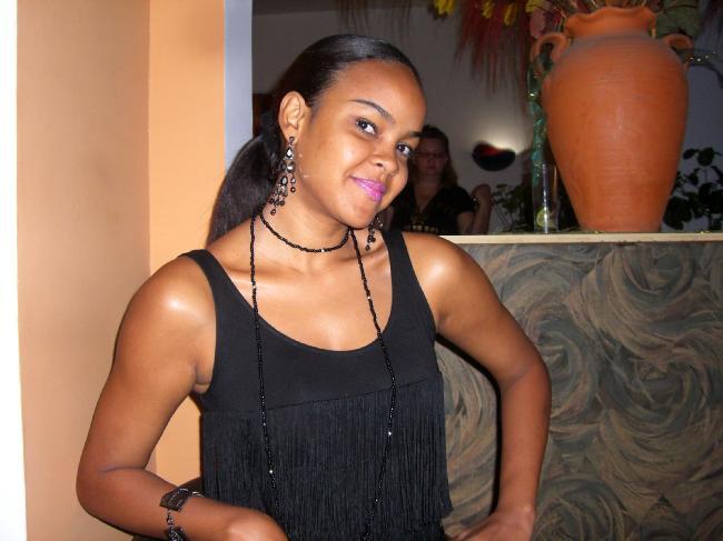 Date this tall United States girl Linda nima from LA.California IC42