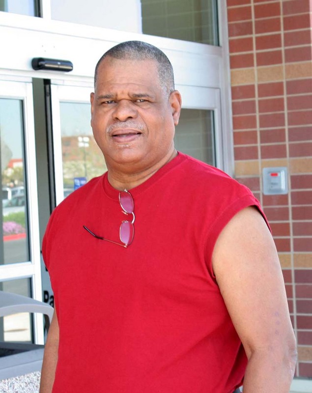 Date this funny United States man Donald from Sacramento US9174