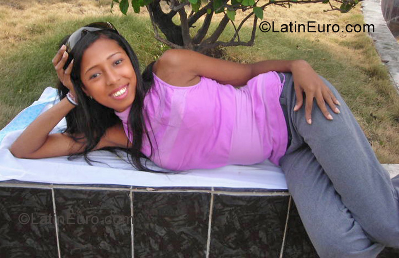Date this funny Dominican Republic girl Ana from Barahona DO6961