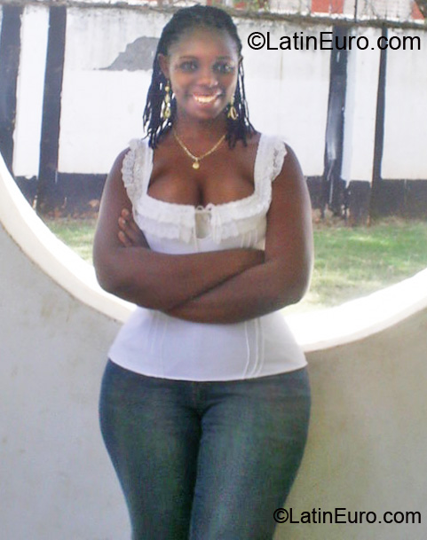 Date this sensual Kenya girl Lovie from Nairobi KE28
