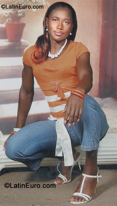Date this foxy Jamaica girl Latoya from St. James JM590