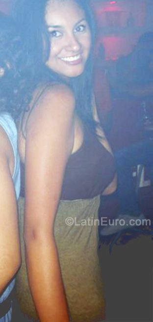 Date this young Colombia girl Erika from Cali CO18354