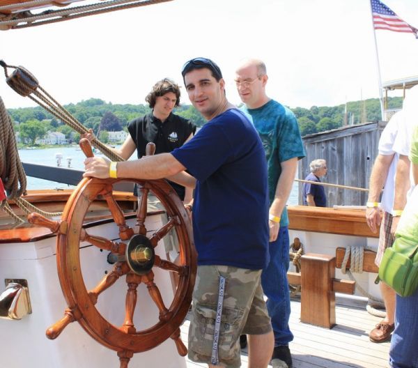 Date this gorgeous United States man Samuel from Newington US9483