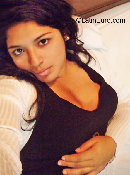 Date this attractive Peru girl Sandra from Lima PE477