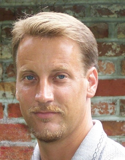 Date this young United States man Paul from Waverly US9954