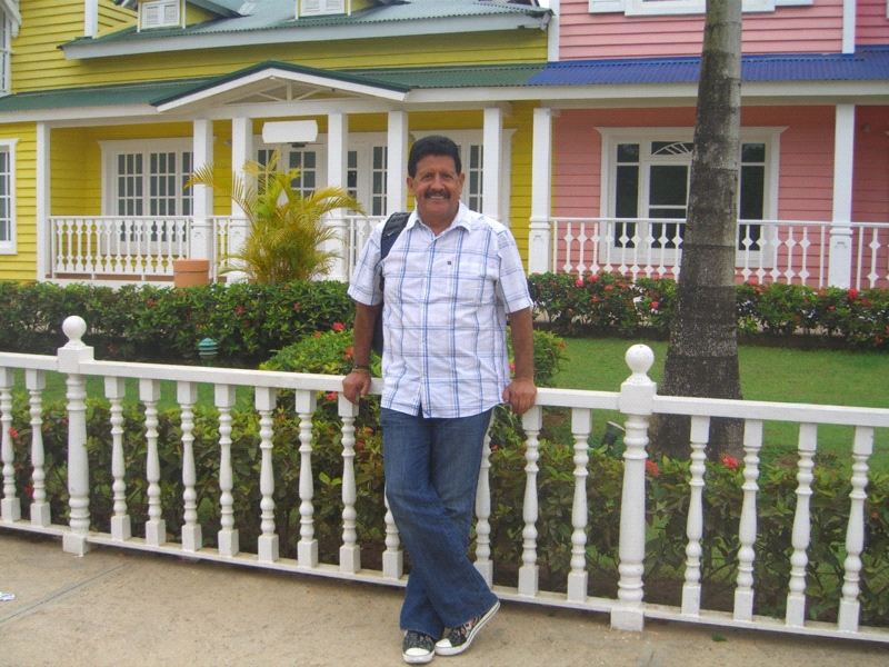 Date this nice looking United States man Joe Vinicio from Long Beach US9958