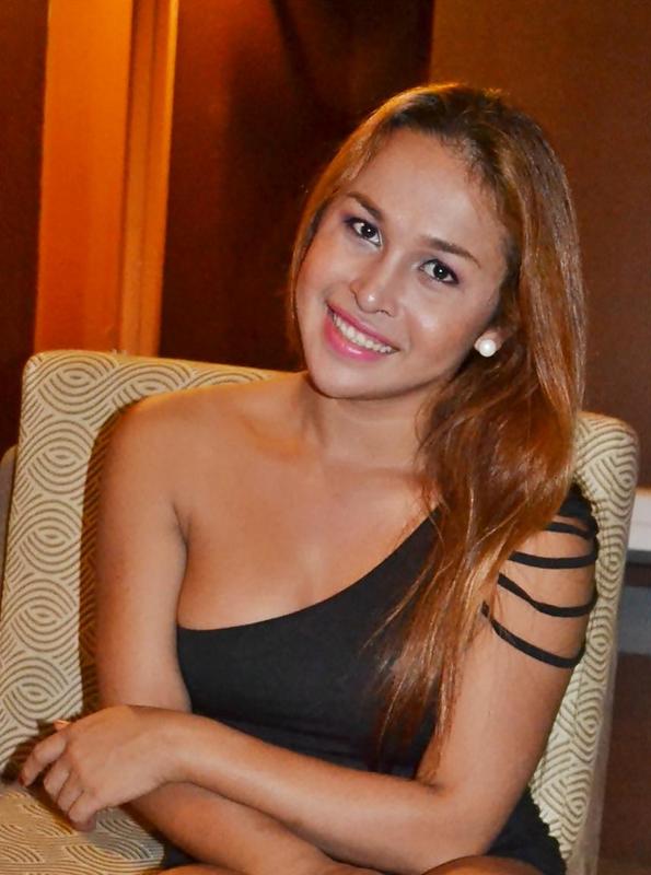 Date this delightful Philippines girl Karolina from Cebu City PH419