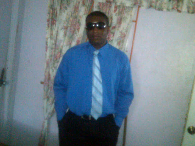 Date this tall Jamaica man Ricardo from Kingston JM298