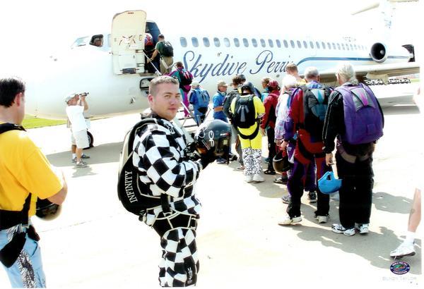 Date this funny United States man Skysurfer from Ny US10585